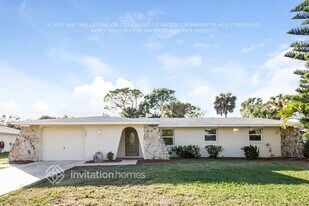 2103 Hanby St in Port Charlotte, FL - Building Photo