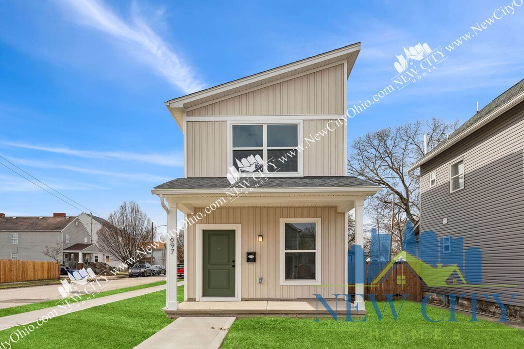 697 Miller Ave in Columbus, OH - Building Photo