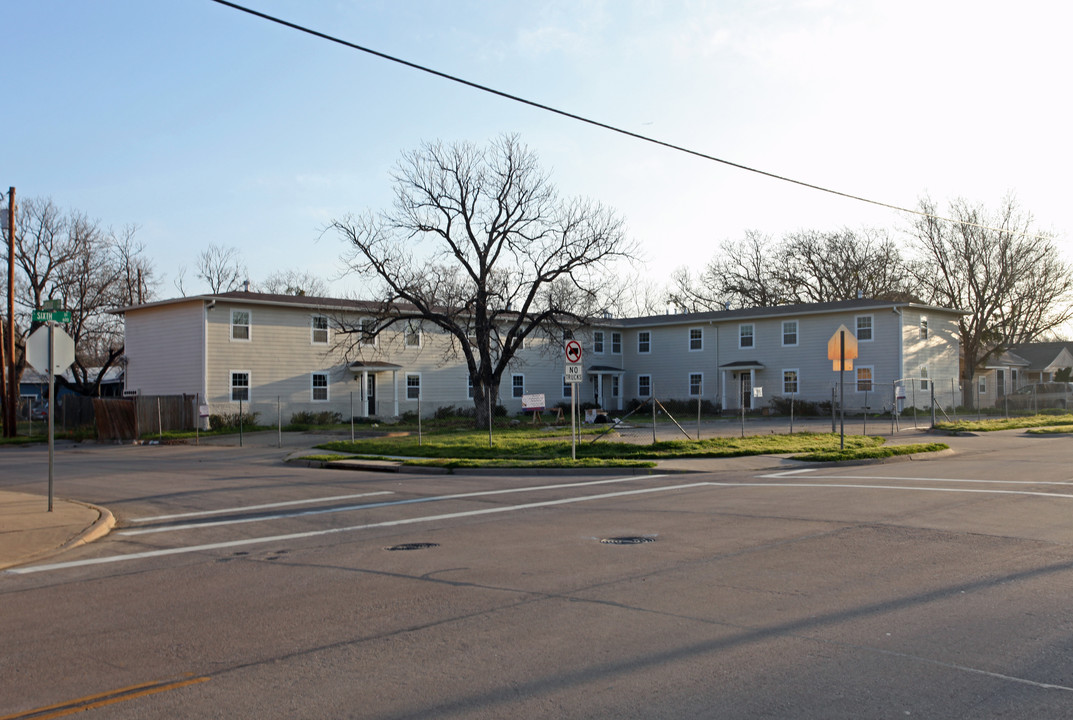 601 E 6th St in Irving, TX - Building Photo