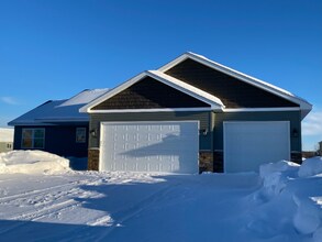 906 Taft St S in Cambridge, MN - Building Photo - Building Photo