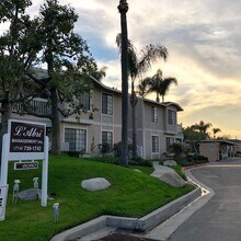 Cypress Creek Apartments in Cypress, CA - Foto de edificio - Building Photo