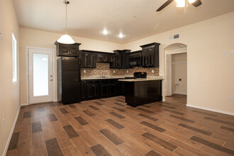 Chapel Hill Place in El Paso, TX - Building Photo - Interior Photo