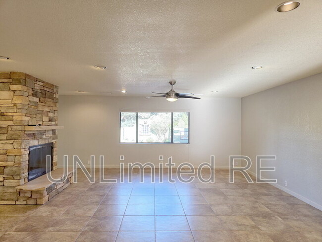 490 Deer Pass Dr in Sedona, AZ - Building Photo - Building Photo