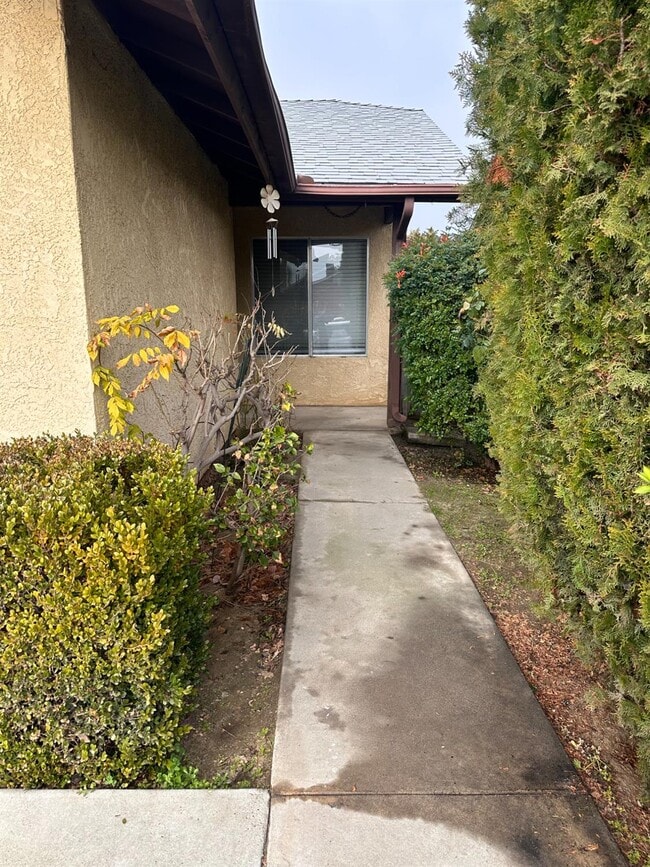 2612 Huntsman Ave in Selma, CA - Building Photo - Building Photo