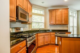 616 Rainier Rd in Charlottesville, VA - Building Photo - Building Photo