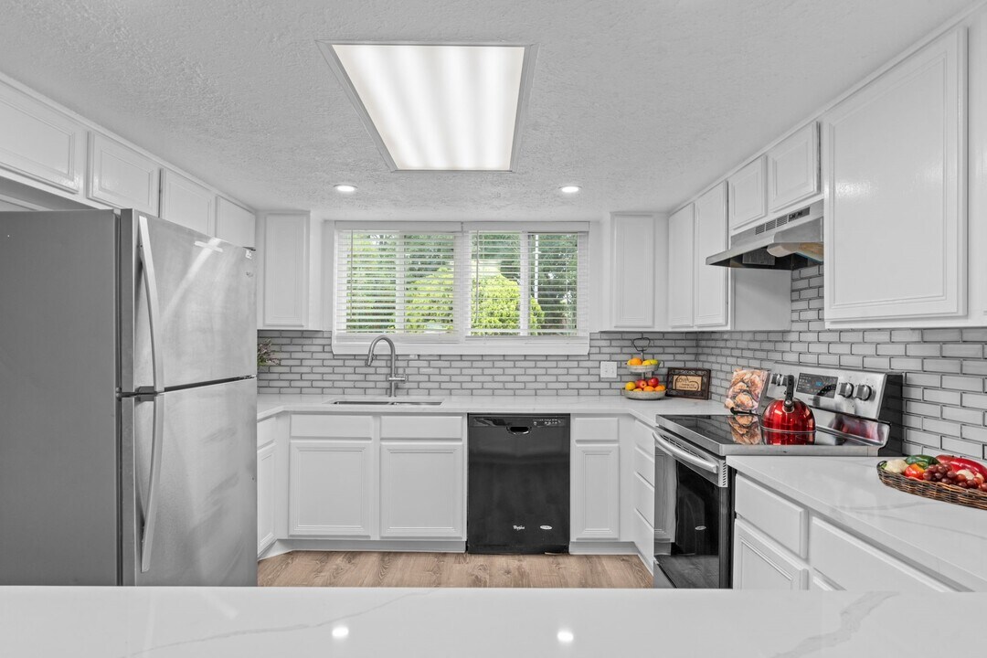 13702 Towne W Blvd in Sugar Land, TX - Building Photo