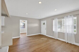 541 40th Ave NE in St. Petersburg, FL - Building Photo - Building Photo