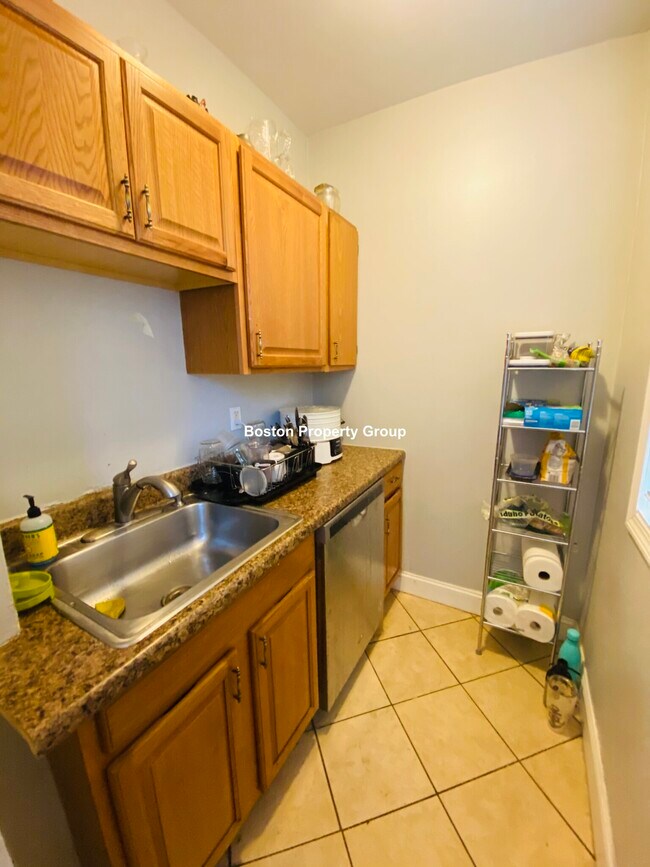 28 Clarkson St, Unit 1 in Boston, MA - Building Photo - Building Photo
