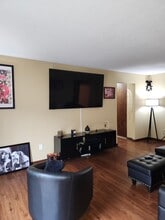 936 Westbrooke Way, Unit 4 in Hopkins, MN - Building Photo - Building Photo