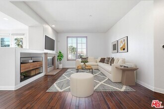 5831 Seawalk Dr in Los Angeles, CA - Building Photo - Building Photo