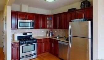 1002 E 35th St, Unit 4 in Brooklyn, NY - Building Photo