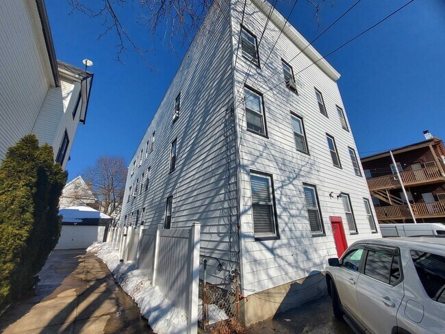9 W 35th St in Bayonne, NJ - Building Photo - Building Photo