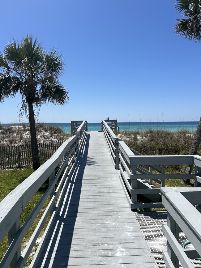 Somerset Oceanside Apartments in Fort Walton Beach, FL - Building Photo - Building Photo