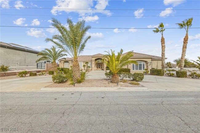 property at 200 W Desert Rose Dr