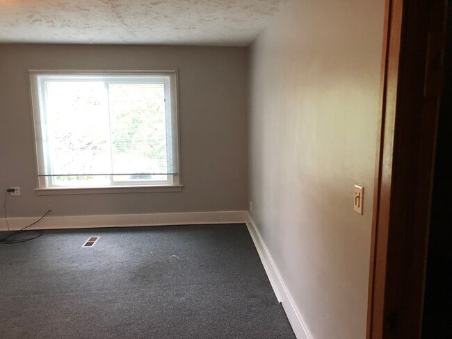 2305 Pine Lake Ave in Keego Harbor, MI - Building Photo - Building Photo