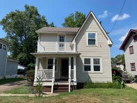 908 S Hawkins Ave in Akron, OH - Building Photo