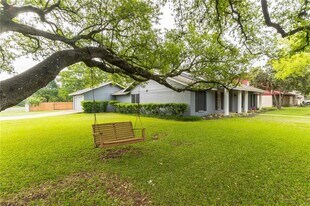 11911 Brookwood Rd in Austin, TX - Building Photo