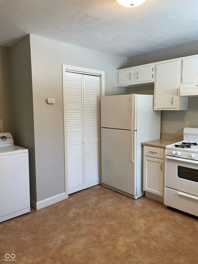 1023 Janet Dr in Greenwood, IN - Building Photo - Building Photo