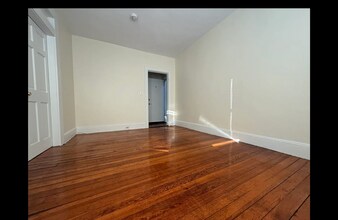 27 Forest St, Unit 1 in Cambridge, MA - Building Photo - Building Photo