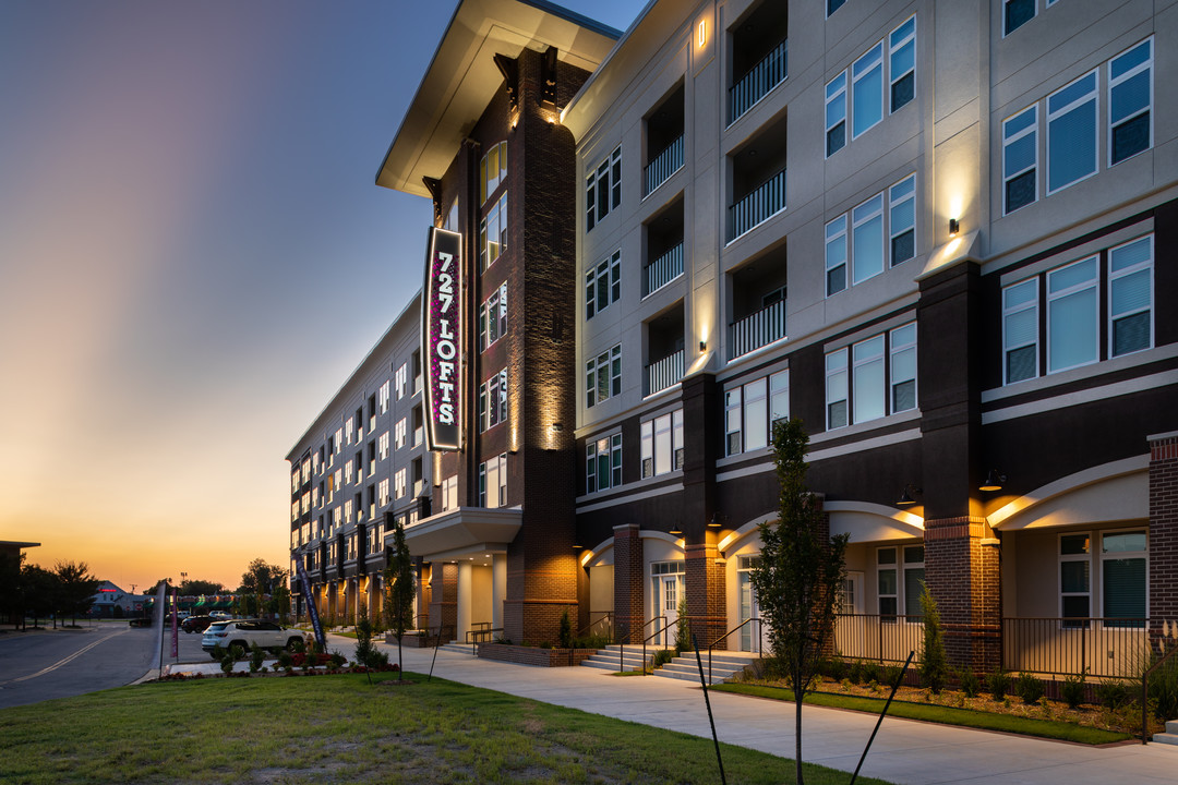 727 Lofts in Jenks, OK - Foto de edificio