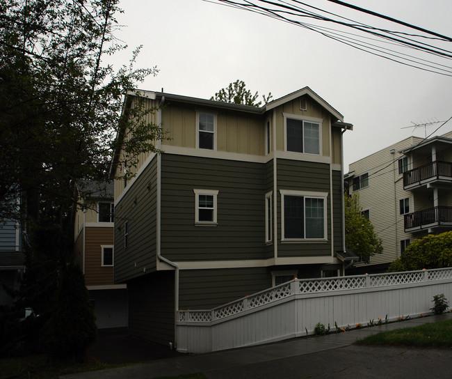 8833 Stone Ave in Seattle, WA - Building Photo - Building Photo