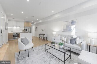 4017 Davis Pl NW in Washington, DC - Building Photo - Building Photo