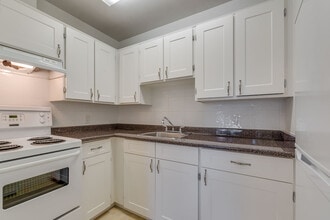 Marine Terrace in Vancouver, BC - Building Photo - Building Photo