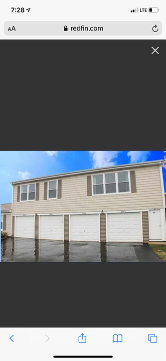 1062 Boston Hbr, Unit 2 in Schaumburg, IL - Building Photo