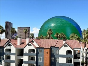 210 E Flamingo Rd in Las Vegas, NV - Building Photo - Building Photo