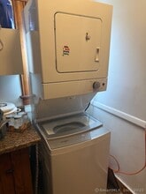 18 Walnut St in Bristol, CT - Building Photo - Building Photo