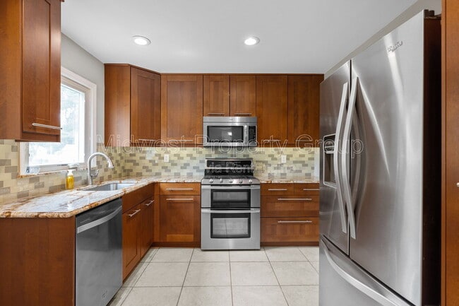 438 Bush Dr in Ballwin, MO - Building Photo - Building Photo