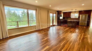 5833 E Yellowstone Trail in Coeur d'Alene, ID - Building Photo - Building Photo
