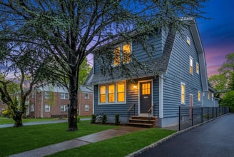 315 Park Ave in Nutley, NJ - Foto de edificio - Building Photo