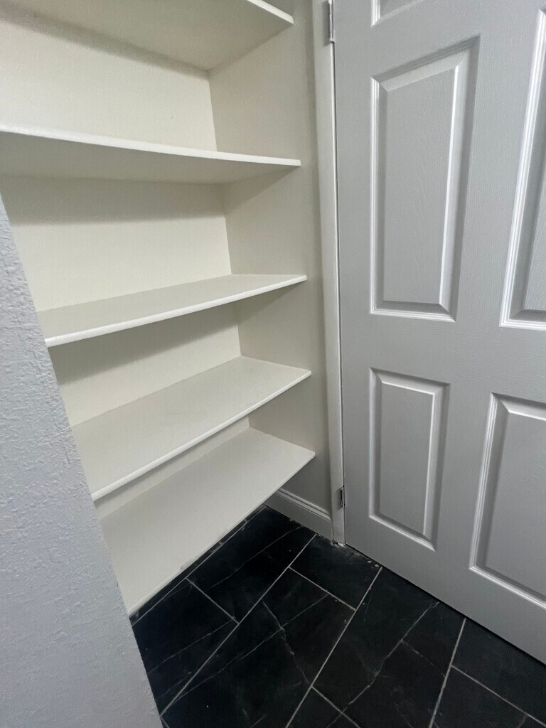 Oak Gardens Apartments in Hollywood, FL