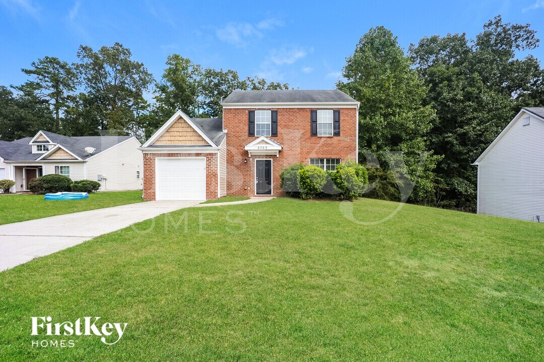 6763 Merrywood Dr in Fairburn, GA - Building Photo