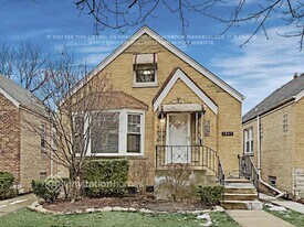 5049 N Newcastle Ave in Chicago, IL - Building Photo