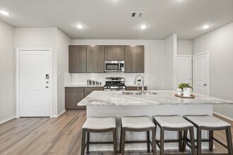 1215 Hugh Lndg Rd in Houston, TX - Building Photo - Building Photo