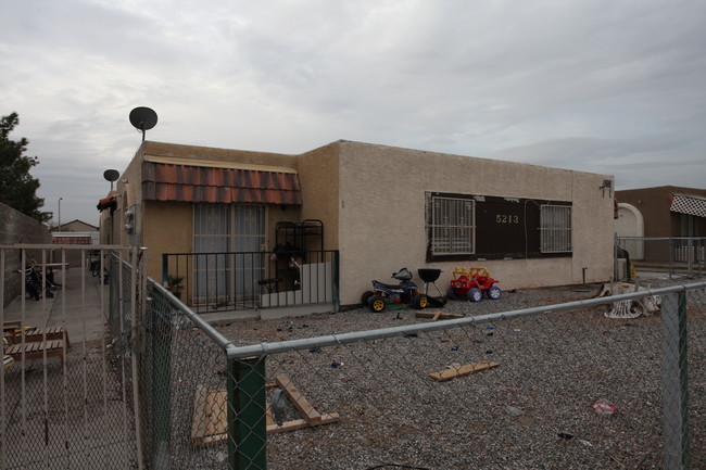5213 W Cheyenne Ave in Las Vegas, NV - Building Photo - Building Photo