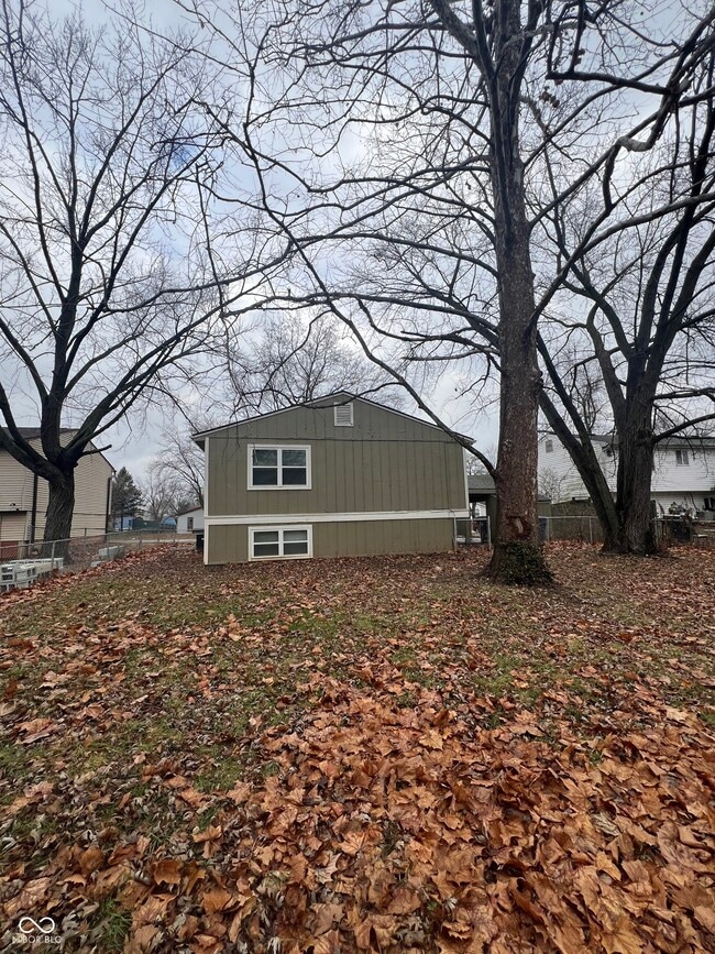 9413 English Oak Dr in Indianapolis, IN - Building Photo - Building Photo