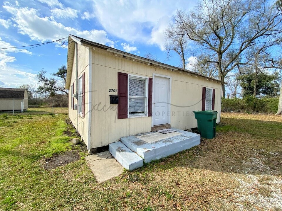 2701 Cline St in Lake Charles, LA - Building Photo