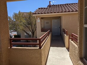 520 Arrowhead Trl in Henderson, NV - Building Photo - Building Photo