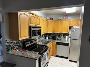 450 NW 20th St, Unit 209 in Boca Raton, FL - Foto de edificio - Building Photo