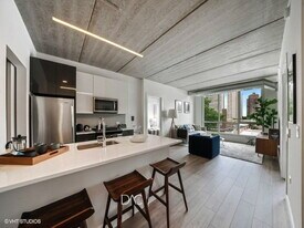 3636 N Halsted St in Chicago, IL - Building Photo