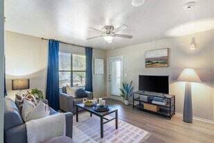 1201 Cleveland St in Denton, TX - Building Photo