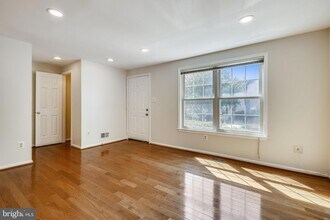 3032 Braxton Wood Ct in Fairfax, VA - Foto de edificio - Building Photo