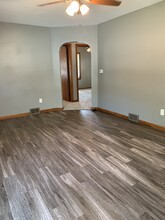 4102 Cambridge St in Des Moines, IA - Foto de edificio - Building Photo