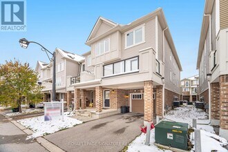 514 Goldenrod Ln in Kitchener, ON - Building Photo - Building Photo
