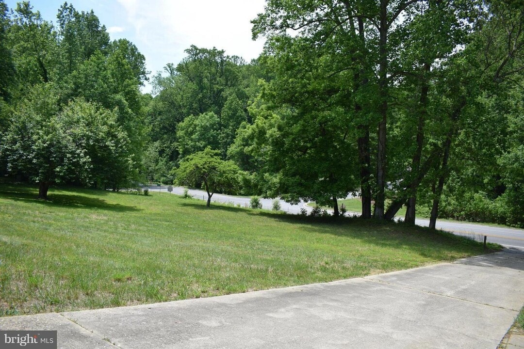 8701 Mitchell Rd in La Plata, MD - Building Photo