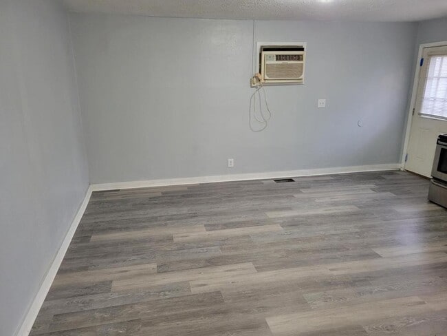 2101 S Smithville Rd in Dayton, OH - Building Photo - Building Photo