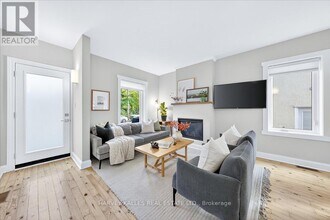 338 Bartlett Ave N in Toronto, ON - Building Photo - Building Photo